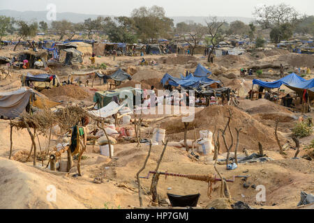 BURKINA FASO, Fada N´Gourma, Dorf TINDANGOU, gold mining Camp PAMA, handwerklichen Goldminen Stockfoto