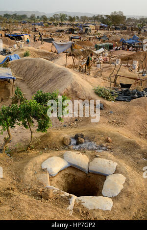 BURKINA FASO, Fada N´Gourma, Dorf TINDANGOU, gold mining Camp PAMA, handwerklichen Goldminen Stockfoto