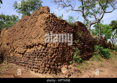 BURKINA FASO, Provinz Poni, Gaoua, Ruinen von Loropeni stammen aus dem 11. Jahrhundert n. Chr., seit 2009 zum UNESCO-Weltkulturerbe / Ruinen von Loropeni, Seit 2009 UNESCO-Weltkulturerbestätten Stockfoto