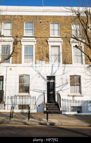 Islington, London, Großbritannien, 22. Januar 2017. Die Fassade der viktorianischen Stadthaus in Islington, North London. packington Street ist ein attraktives Wohngebiet Roa Stockfoto