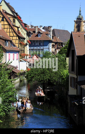 Bootsfahrt auf dem Lauch in dem malerischen Viertel im Herzen der Altstadt, das auch Little Venice genannt wird. Colmar, Haut-Rhin, Frankreich Stockfoto