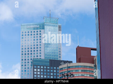 ROTTERDAM, Niederlande - 14. Mai 2016: Moderne Bürotürme in der Stadt von rotterdam Stockfoto