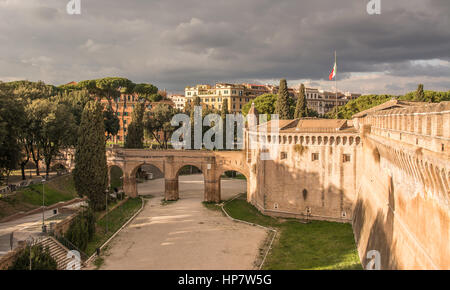 Seitenansicht von Castel Sant'Angelo Blick in Vatikanstadt Stockfoto