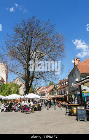 ZAGREB/Kroatien-APRIL 21: Alte Tkalciceva Straße in Zagreb am 21. April 2015 in Kroatien. Es ist die berühmte Straße im Zentrum Stadt mit zahlreichen Cafés und Stockfoto