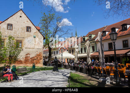 ZAGREB/Kroatien-APRIL 21: Alte Tkalciceva Straße in Zagreb am 21. April 2015 in Kroatien. Es ist die berühmte Straße im Zentrum Stadt mit zahlreichen Cafés und Stockfoto