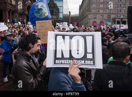 Boston, Massachusetts, USA. 19. Februar 2017.  Mehr als 1.000 Wissenschaftler und Wissenschaft Fürsprecher in Copley Square in Zentral-Boston während der Rallye "Stand Up For Science" versammelt. Bildnachweis: Chuck Nacke/Alamy Live-Nachrichten Stockfoto