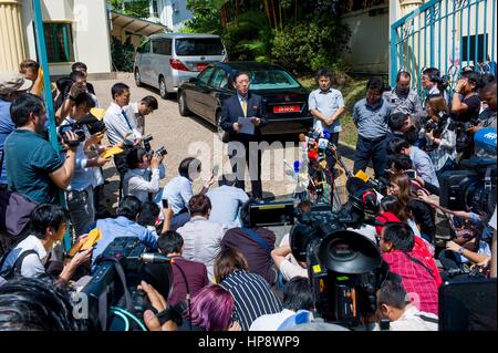 Kuala Lumpur, Malaysia. 20. Februar 2017. Nordkoreas Botschafter in Malaysia, befasst sich mit Kang Chol Medien am 20. Februar 2017 an die Botschaft von Nordkorea in Kuala Lumpur, Malaysia. Bildnachweis: Chris JUNG/Alamy Live-Nachrichten Stockfoto