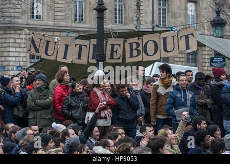 Paris, Frankreich. 19. Februar 2017. Anti-Korruptions-Demo, stehende Nacht zurück - 19.02.2017 - Frankreich/Ile-de-France (Region) / Paris - Demonstration gegen die Korruption der Auserwählten, auf der Place De La République in Paris, 19.02.2017 Demonstration und Diskussion gegen die Korruption der gewählten Franzosen. -Julien Mattia/Le Pictorium Credit: Le Pictorium/Alamy Live-Nachrichten Stockfoto