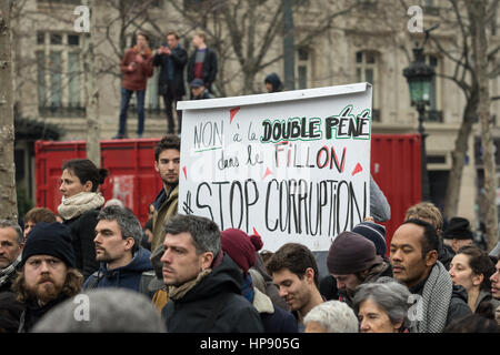 Paris, Frankreich. 19. Februar 2017. Anti-Korruptions-Demo, stehende Nacht zurück - 19.02.2017 - Frankreich/Ile-de-France (Region) / Paris - Demonstration gegen die Korruption der Auserwählten, auf der Place De La République in Paris, 19.02.2017 Demonstration und Diskussion gegen die Korruption der gewählten Franzosen. -Julien Mattia/Le Pictorium Credit: Le Pictorium/Alamy Live-Nachrichten Stockfoto