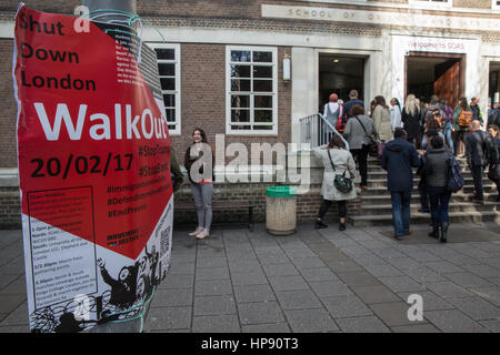 London, UK. 20. Februar 2017. Studenten der School of Oriental and African Studies (SOAS) von der University of London zu Fuß im Rahmen eines Tages der antirassistischen Kampagne organisiert durch Bewegung für Gerechtigkeit in Verbindung mit einem Tag ohne uns und der UN-Welttag der sozialen Gerechtigkeit. Aktivisten feiern des Beitrags von Migrant/innen nach Großbritannien und demonstriert ihren Widerstand gegen die Angriffe auf MigrantInnen, die seit der Wahl von Präsident Trump und das EU-Referendum stattgefunden haben. Bildnachweis: Mark Kerrison/Alamy Live-Nachrichten Stockfoto