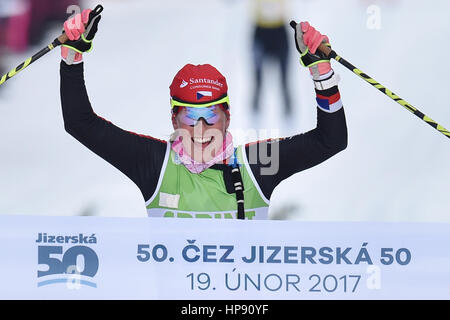 Bedrichov, Tschechische Republik. 19. Februar 2017. Tschechische Katerina Smutna im Frauen Kategorie gewann die 50. Jizerská Padesatka 50 km internationalen Ski Classics Langlaufrennen in Bedrichov, Tschechische Republik, 19. Februar 2017. Bildnachweis: Radek Petrasek/CTK Foto/Alamy Live-Nachrichten Stockfoto