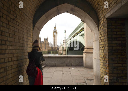 London, UK. 20. Februar 2017. Besucher und Londoner genießen einen warmen Tag in London mit Temperaturen erreichen 17 Grad erwartet. Bildnachweis: Claire Doherty/Alamy Live News Stockfoto