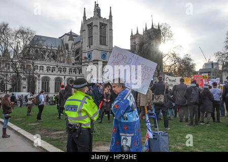 London, UK. 20. Februar 2017. Studenten aus LSE und SOAS Rallye eines Tages ohne uns Rallye in Parliament Square. Bildnachweis: Claire Doherty/Alamy Live News Stockfoto