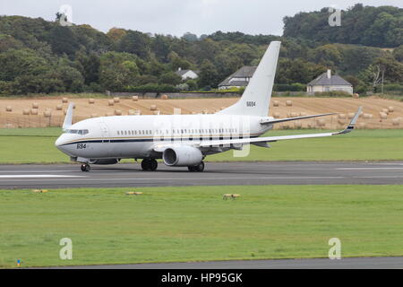 166694, eine Boeing C-40A Clipper von der United States Navy am Flughafen Prestwick in Ayrshire. Stockfoto