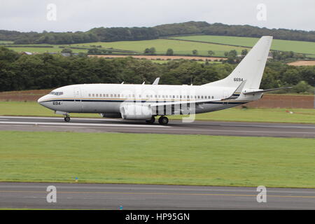 166694, eine Boeing C-40A Clipper von der United States Navy am Flughafen Prestwick in Ayrshire. Stockfoto