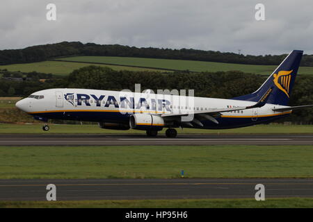 EI-DHY, eine Boeing 737-8AS von Ryanair auf dem Flughafen Prestwick International Airport in Ayrshire betrieben. Stockfoto