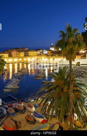 Dubrovnik Stadtmauer und den Hafen bei Nacht, Dubrovnik, Kroatien Stockfoto