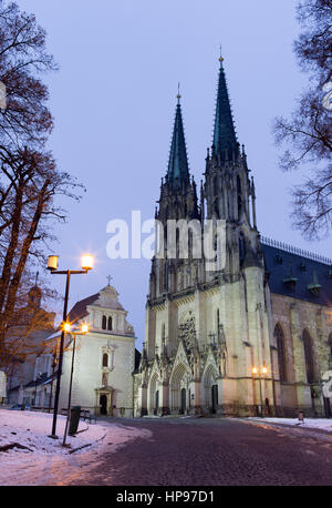 OLOMOUC, Tschechische Republik - 25. Januar 2017: The St. Wenceslas Kathedrale Bulding außen, eine gotische Kathedrale auf dem Wenzelsplatz in Olomouc Stockfoto