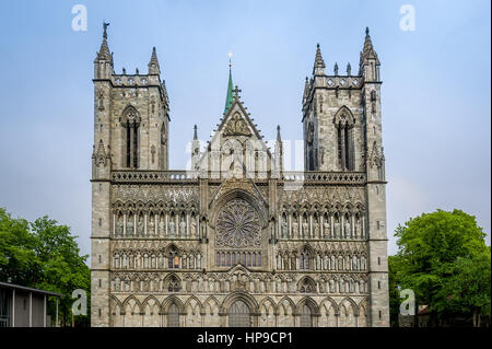 Nidarosdomen Cathedral Türme in Trondheim, Norwegen. Stockfoto