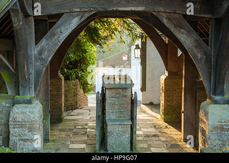 Sonnigen Winterabend in Bolney Dorf, West Sussex, England. Stockfoto