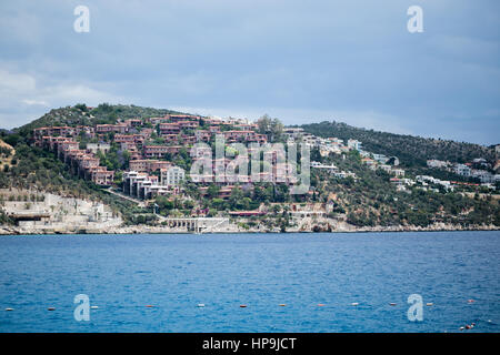 KALKAN, Türkei - kann 22 Blick von Wohnanlagen und Villen auf den Hügeln von Kalkan Urlaubsort in der Türkei Mittelmeer in 201 Stockfoto