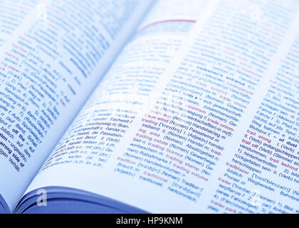 Aufgeschlagenes woerterbuch Englisch - English Stockfoto