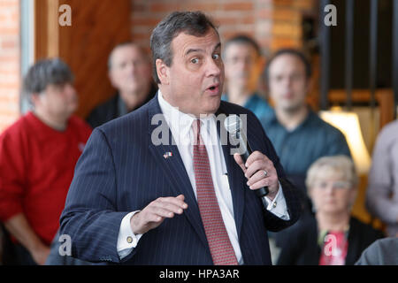 Gouverneur von New Jersey Chris Christie Werbetätigkeit für die Iowa Präsidenten Caucus in einem Restaurant in Muscatine. Stockfoto