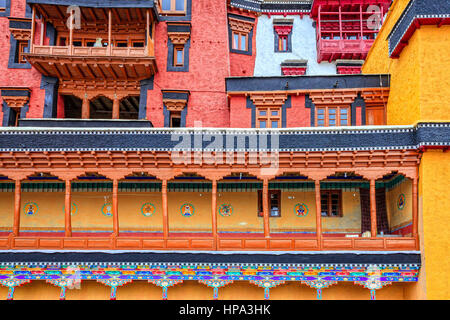 Fragment der Wohnquartiere Gebäude in einem buddhistischen Kloster in Kaschmir, Indien Stockfoto