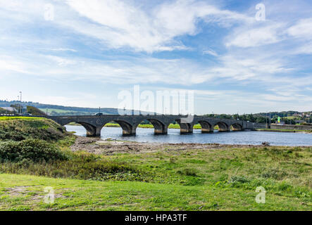 Straßenbrücke A98 über Fluß Deveron tragen und die Verbindung von Banff mit Macduff in Aberdeenshire Scotland UK Stockfoto