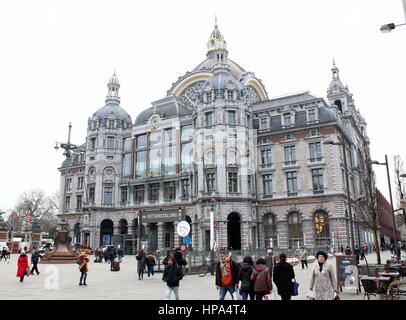 Anfang des 20. Jahrhunderts Hauptbahnhof Antwerpen, Antwerpen, Belgien. Gesehen vom Koningin Astridplein Stockfoto