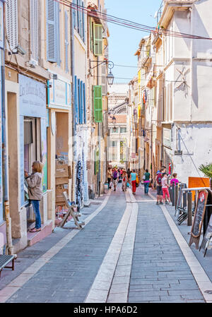 MARSEILLE, Frankreich - 4. Mai 2013: Die historische Panier Nachbarschaft ist der beste Ort für Touristen, die Souvenirstände, Kunstgalerien, quie Stockfoto