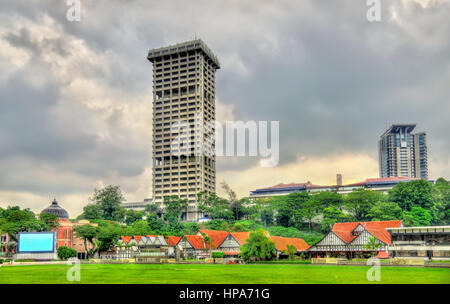 Royal Selangor Club und Polizei-Hauptquartier-Tower in Kuala Lumpur, Malaysia Stockfoto