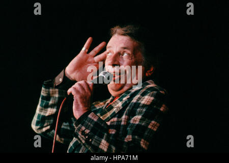 George Melly auf der Bühne 1987 Stockfoto