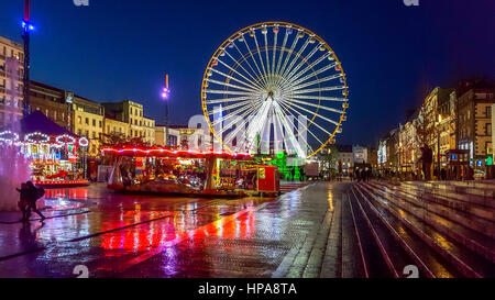 Riesenrad auf Reisen Kirmes in Clermont-Ferrand, Frankreich, Europa Stockfoto