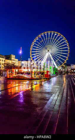 Riesenrad auf Reisen Kirmes in Clermont-Ferrand, Frankreich, Europa Stockfoto