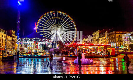 Riesenrad auf Reisen Kirmes in Clermont-Ferrand, Frankreich, Europa Stockfoto