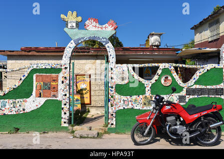 Fusterlandia, ist eine komplexe Kunst nach seinem Schöpfer benannt, die Jaimanitas, ein wirtschaftlich schwachen Gebiet in der Nähe von Havanna Kuba Jose Fuster gegründet wurde Stockfoto