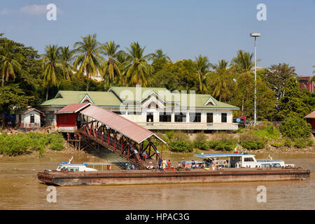 Pansodan Ferry Terminal, Yangon, Myanmar, Südostasien Stockfoto