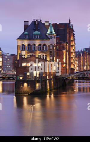 Wasserburg, Wasserschloss Fleetschlösschen zwischen Holländischbrookfleet und Wandrahmsfleet, Speicherstadt, Hamburg Stockfoto