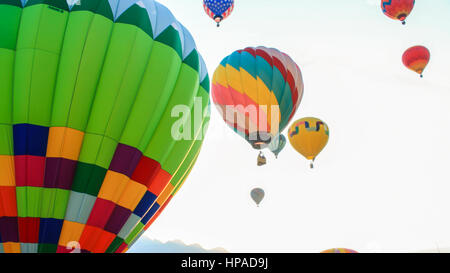 Himmel voller Heißluft ballons Stockfoto