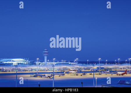 Flughafen Muenchen, Nachtaufnahme Stockfoto