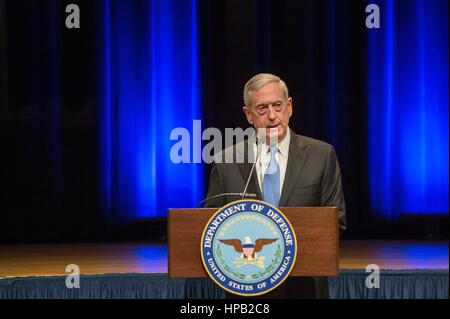 US-Verteidigungsminister James Mattis spricht bei der Dr. Martin Luther King Jr. Einhaltung im Pentagon Auditorium 25. Januar 2017 in Washington, DC. Stockfoto