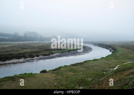 UK Wetter nebligen Tag. Gannel Mündung Fluss Newquay Cornwall Stockfoto