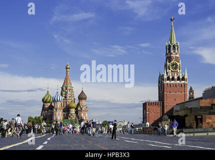 Roter Platz mit Basilius- Kathedrale in Moskau, Russland Stockfoto