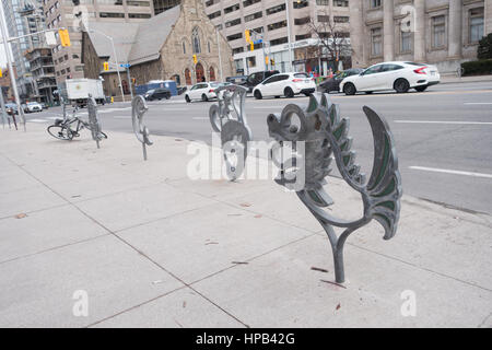 Heck-Fahrradträger außerhalb der Toronto Royal Ontario Museum Stockfoto