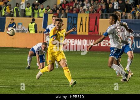 29. März 2015: Claudiu Keseru #13 Rumänien Nationalmannschaft in Aktion während des 15. UEFA European Championship Qualifikationsrunde Spiels zwischen Rumänien National Football Team (ROU) und Färöer-Inseln National Football Team (FRO) Ploiesti in Ploiesti, Rumänien ROU "Ilie Oana" Stadium.   Foto: Cronos/Catalin Soare Stockfoto