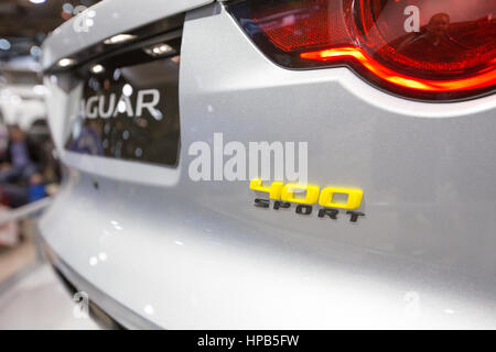 Nahaufnahme von Jaguar F-Type 400 logo Stockfoto