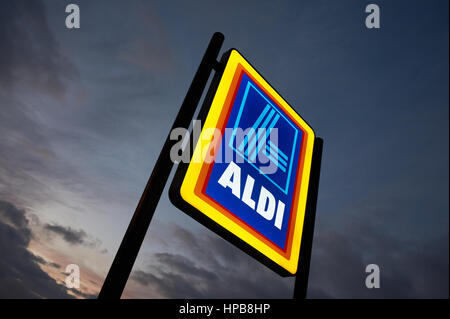 Aldi Supermarkt Schild Logo. Stockfoto