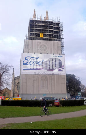 St. Peterskirche in Brighton mit großen Ford Autowerbung Horten Stockfoto