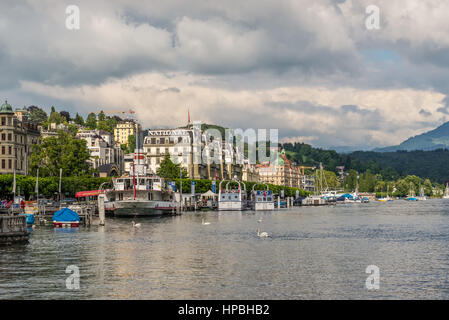 Luzern, Schweiz - 24. Mai 2016: Stadtbild von Luzern am Vierwaldstättersee, Schweiz. Luzern ist eine Stadt in der Zentralschweiz, ist der Kopf Stockfoto